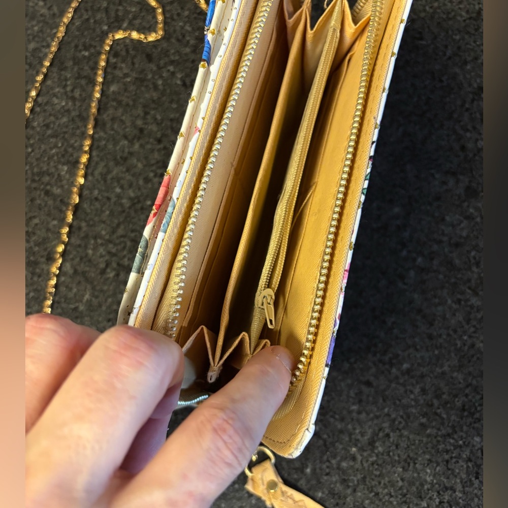 BeAuTiFuL Boutique Paris Crossbody Wallet! 💕 - Picture 4 of 10